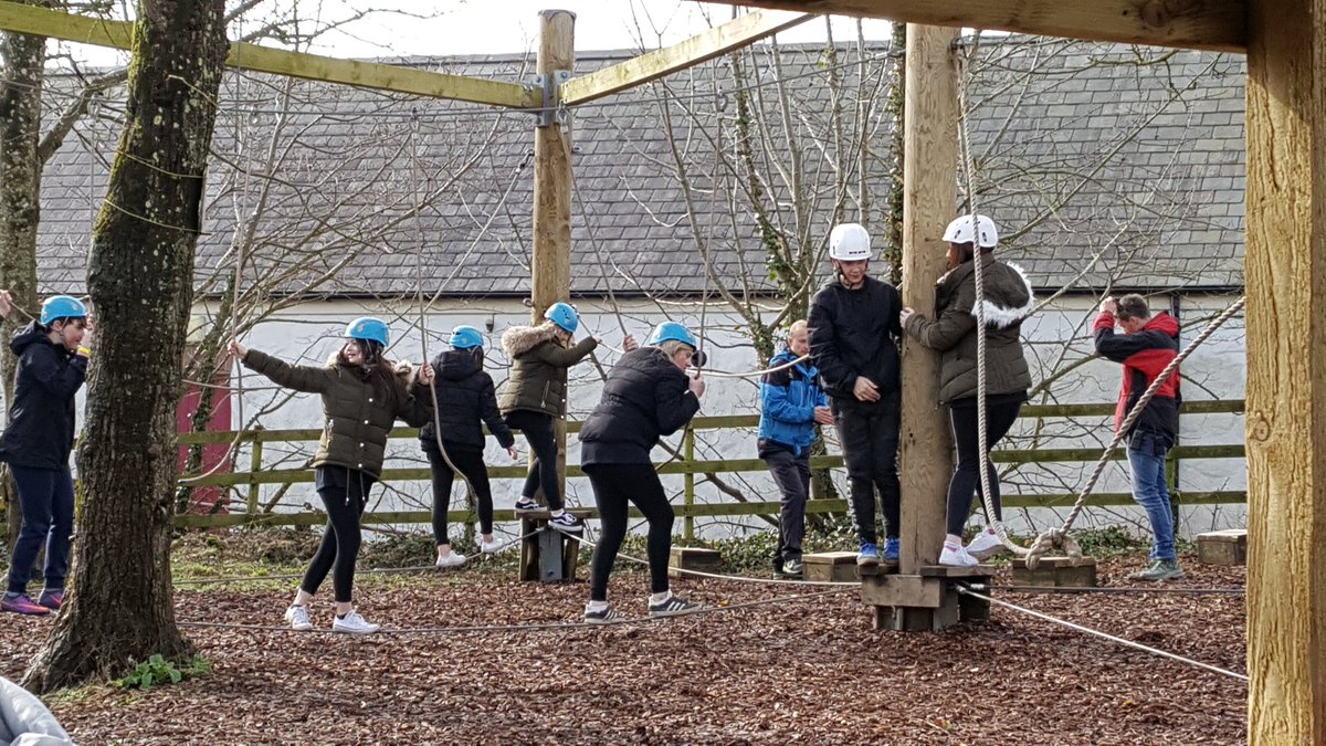 Teambuilding on the low ropes
#SGVolfest18 #outdoors #thefloorislava #streetgames