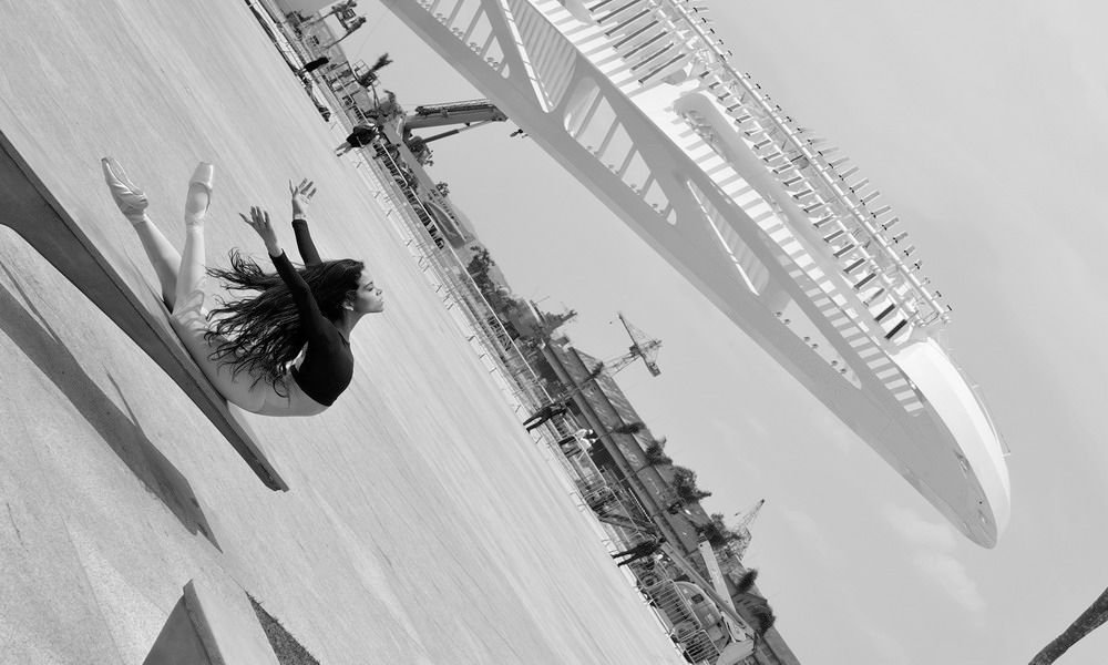 IlDeutschItalia's tweet photo. Simone Ghera, la #danza attraverso l’obiettivo
le fotografie di #SimoneGhera approdano nuovamente a #Berlino con DANCER INSIDE BRAZIL
#vernissage #12aprile #fotografia
#DancerInside #balletto #Berlin #Dance #Architecture #architettura
#ItalyinGermany
https://t.co/e50hPRwQMn https://t.co/6CLSwqi2UW