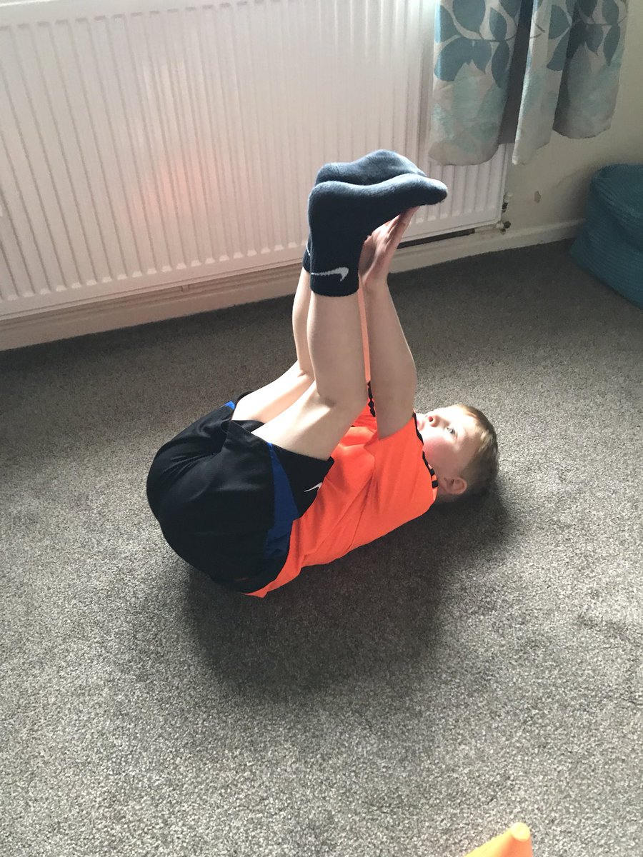 SMBRIDSON's tweet photo. Training at home 😂😂 #anfieldoneday #trainingyoung #lfc https://t.co/R8ORZPZHBc