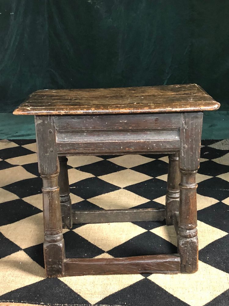 peterbantiques's tweet photo. Small oak joined stool (England, c. 1640) - https://t.co/CmjfQTFHoP #antiqueoak #ealryoak #peterbuntingantiques https://t.co/tWyCMp5mao