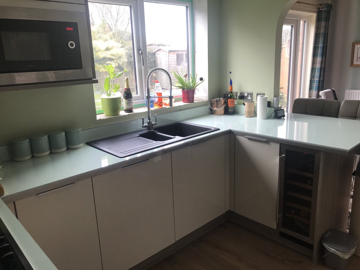 CAD_Kitchens's tweet photo. High-gloss Mussel door with Driftwood panelling &amp; custom glass splashback. 
Contact the showroom to book a free survey &amp; design or request a brochure:
0161 795 1963
info@chloealicedesigns.co.uk
https://t.co/RLpbN35Qvf
466 Victoria Avenue, M9 0PL https://t.co/zjGBdEGTGB