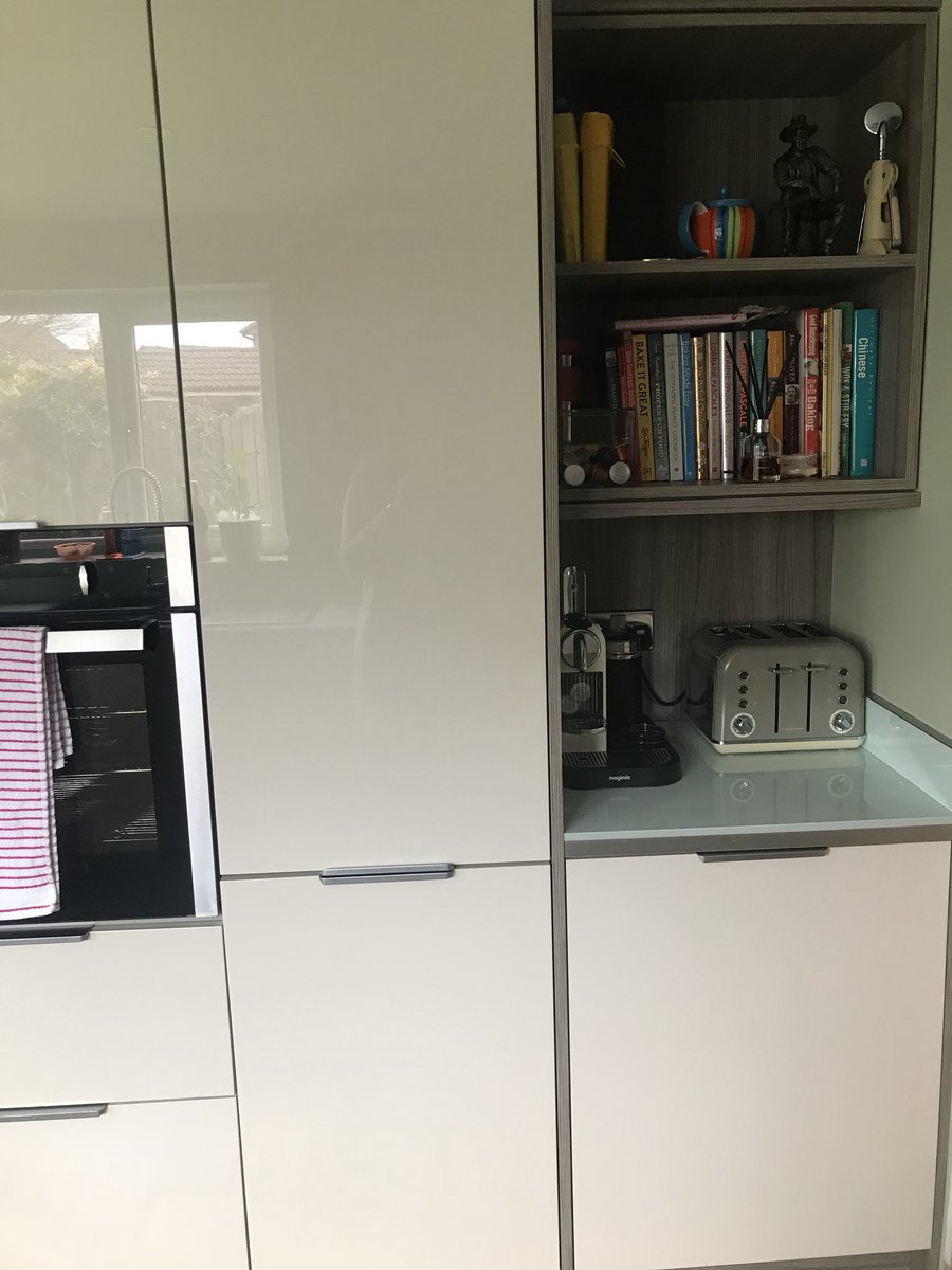 CAD_Kitchens's tweet photo. High-gloss Mussel door with Driftwood panelling &amp; custom glass splashback. 
Contact the showroom to book a free survey &amp; design or request a brochure:
0161 795 1963
info@chloealicedesigns.co.uk
https://t.co/RLpbN35Qvf
466 Victoria Avenue, M9 0PL https://t.co/zjGBdEGTGB