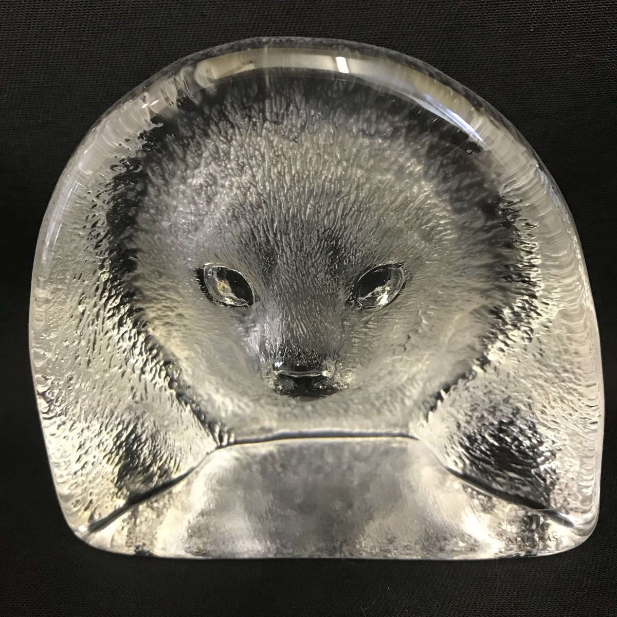 ClemLuxford's tweet photo. 2 more lovely full lead crystal pieces by Mats Jonasson. A seal and a butterfly design tea light holder #matsjonasson #nordicartglass #behadleigh https://t.co/R30SN1l3kv