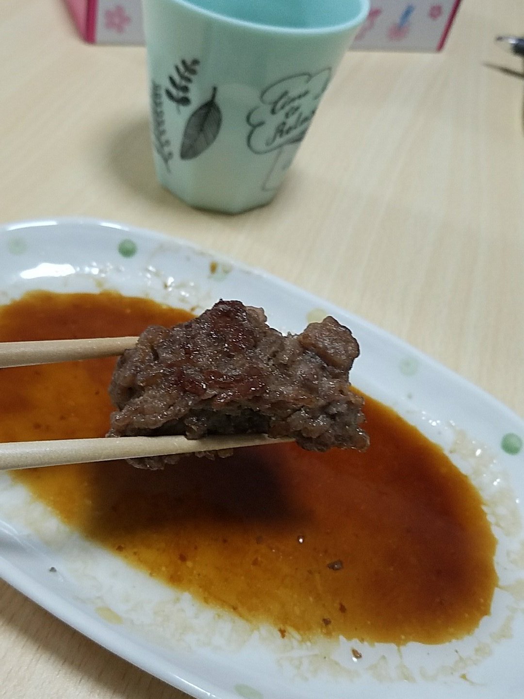 Yuto Hamao 牛ひき肉をレンチンして失敗したハンバーグもどき だけど めんつゆと砂糖と醤油で作ったソースは美味ぇ T Co Jhbe787mqe Twitter
