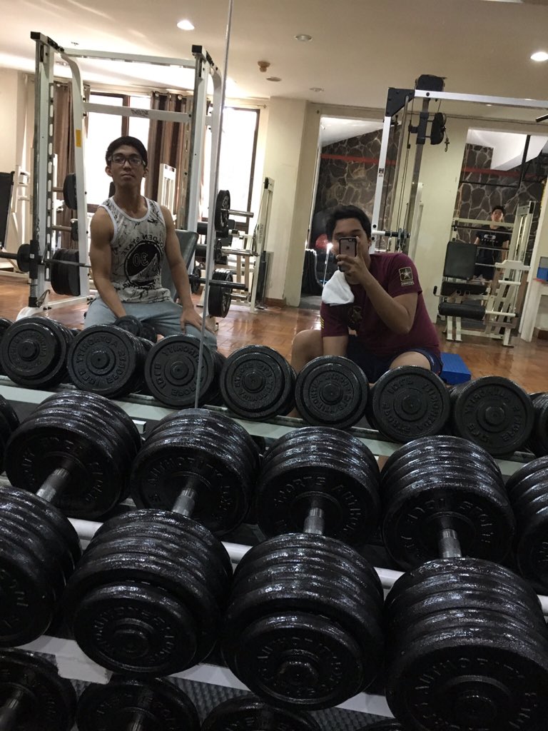 IanJoshua01's tweet photo. nice ka @carloslumain 🏋️‍♂️💪💪 https://t.co/yCAhMNL0XX