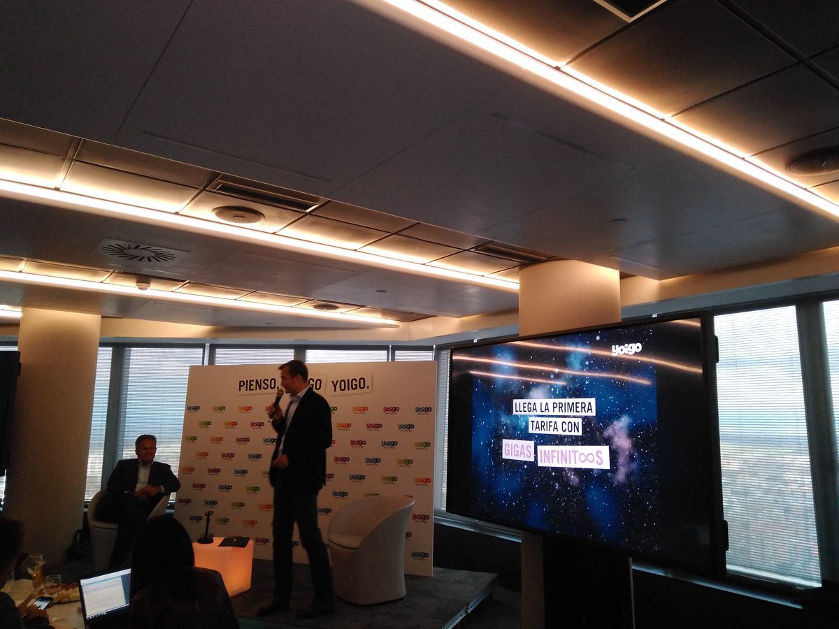grupomasmovil's tweet photo. Nuestra marca @yoigo vuelve a sorprender y a dinamizar el mercado y lanza la primera tarifa con Gigas infinitos. ¡Estamos de estreno y nuestro CEO @Maini01 se lo está contando a la prensa. https://t.co/AdymkavXMD
