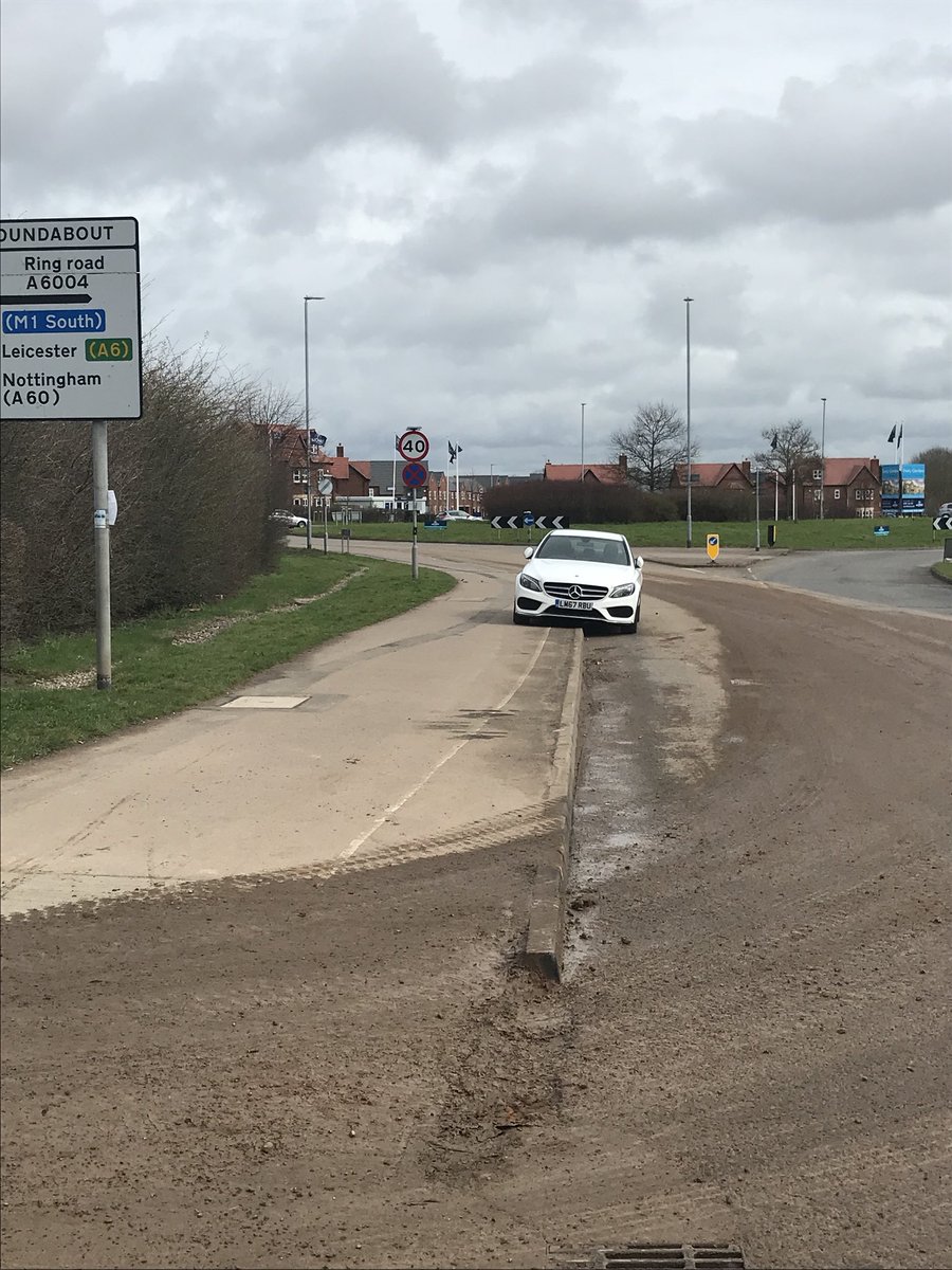 GrangeParkRA's tweet photo. Contractor parking on Allendale Road outside the new @AldiUK site - completely unacceptable. This is a walk to school route! @CharnwoodBC @loughecho https://t.co/2owH1Nt0yo