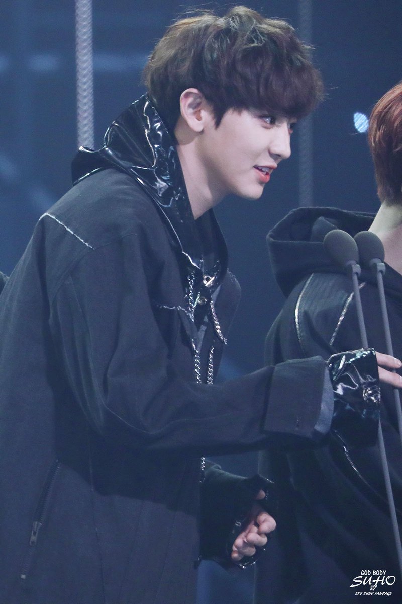 จงอวยชานยอลให้มากกว่าที่พี่เขาอวยตัวเอง tweet media
