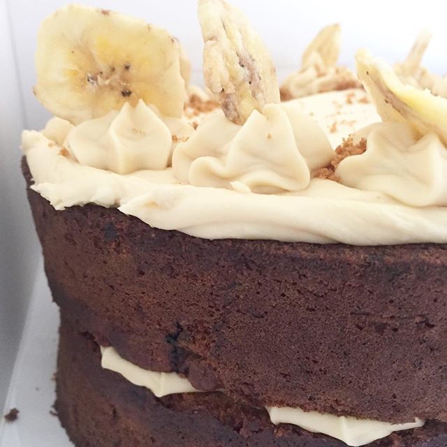 ClemieVeganCake's tweet photo. Still one of my all time favourite flavours, banana & Biscoff 😍
.
#vegan #vegancake #vegannottingham #veganbakery #nottsvegan #vegannotts #handmade #secretsofnottingham #itsinnottingham #madeinnottingham #biscoff @lotusbiscoff #lunchtime #haveaslice… https://t.co/Tre86T4thU https://t.co/TCXyUNjJgA