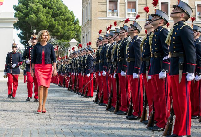 iescolar's tweet photo. Ni en pensiones ni en educación: el Gobierno destina el mayor incremento de inversión a Defensa con 3.017 millones de euros https://t.co/edJmBjneqD https://t.co/WQueK05tee