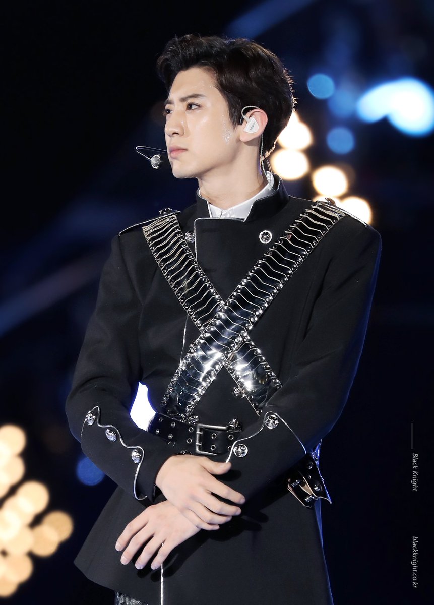 จงอวยชานยอลให้มากกว่าที่พี่เขาอวยตัวเอง tweet media