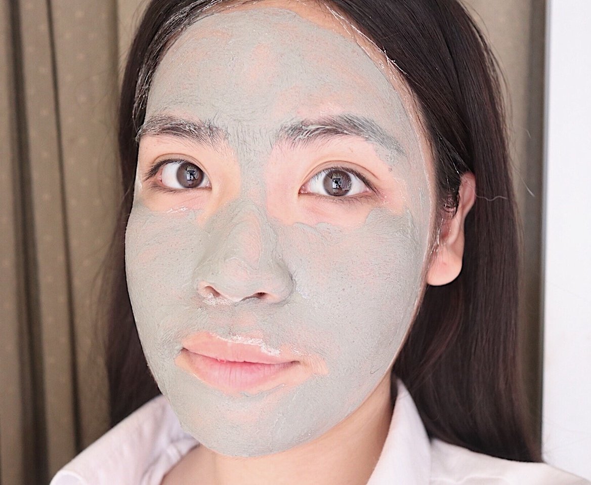 Gopgapreview's tweet photo. ใครเป็นสิวอุดตัน สิวอักเสบ สิวที่ติดสเตียรอย แนะนำให้ใช้ Chacoarl Detox Mask เป็นมาสก์สู���รดีทอกซ์
ก๊อบใช้สัปดาห์ละ 1-2 ครั้ง สิวอุดตันน้อยลง สิวแห้งแบบแค่สะกิดก็ออกเลยอ่ะ รู้สึกผิวสะอาดด้วย ตัวนี้ช่วยเคลียร์สารพิษตกค้าง���ต้ผิวหนัง เลยทำให้สิวแห้งยุบไว หน้าใสขึ้น https://t.co/DpAhCdKNtb