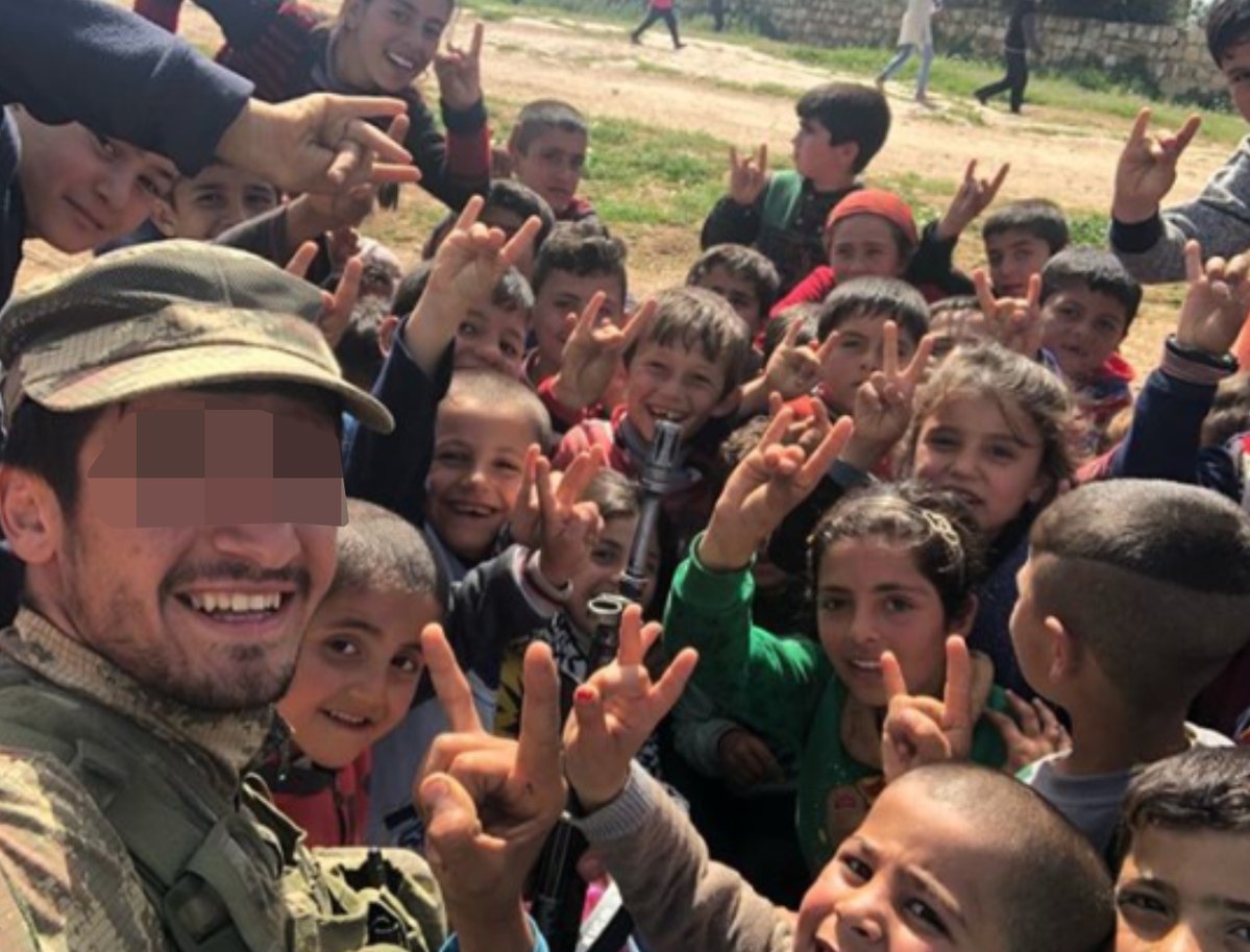 TurkAhmetylgn01's tweet photo. Selam Türk'ün Bayrağına
Afrin Türk Askeri İle Bir başka 🇹🇷
#AFRİN
#zeytindaliharekati
#TSK
#JÖH
#PÖH
#olivebaranchoperations
@anadoluagency https://t.co/RKp9IDELRH