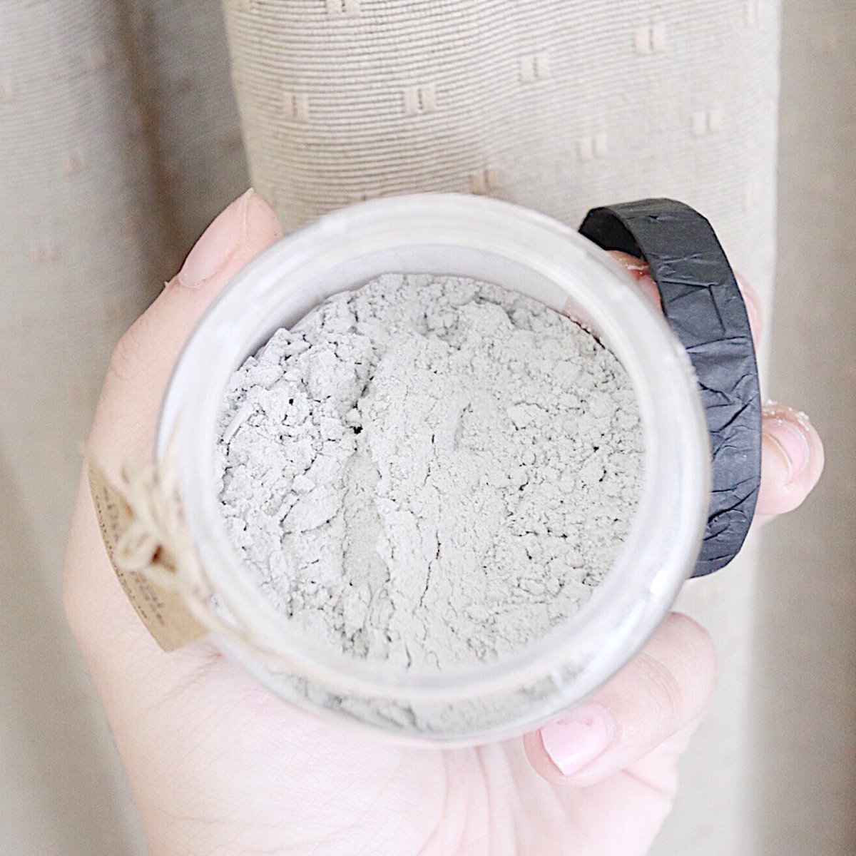 Gopgapreview's tweet photo. ใครเป็นสิวอุดตัน สิวอักเสบ สิวที่ติดสเตียรอย แนะนำให้ใช้ Chacoarl Detox Mask เป็นมาสก์สู���รดีทอกซ์
ก๊อบใช้สัปดาห์ละ 1-2 ครั้ง สิวอุดตันน้อยลง สิวแห้งแบบแค่สะกิดก็ออกเลยอ่ะ รู้สึกผิวสะอาดด้วย ตัวนี้ช่วยเคลียร์สารพิษตกค้าง���ต้ผิวหนัง เลยทำให้สิวแห้งยุบไว หน้าใสขึ้น https://t.co/DpAhCdKNtb