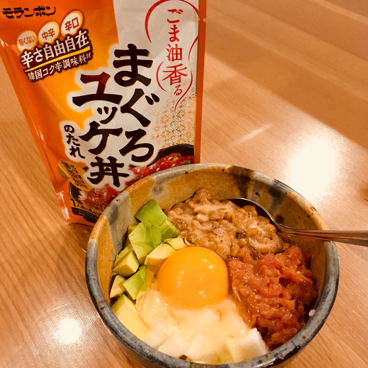 Cheero 女子社員 モランボンのマグロユッケ丼のタレ最強 ネギトロをこのタレで和えて アボカド 長芋 納豆 卵をほかほかのご飯にのせれば 火を使わず美味しくてお腹いっぱいなれるご飯が完成 O モランボン まぐろユッケ丼のタレ 毎日食べても