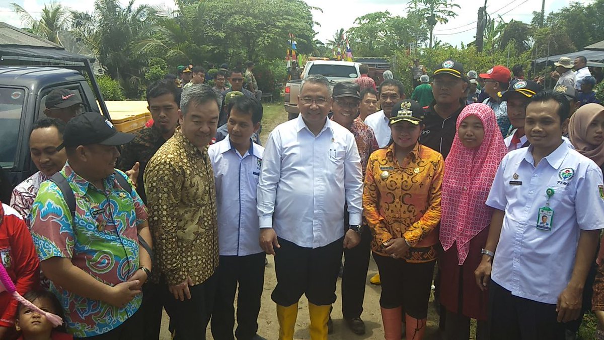 syaifulaldo1's tweet photo. Bersama Bapak Menteri Desa dikawasan Prukades Bratasena Adi Warna. Tulang Bawang
@jokowi 
@EkoSandjojo 
@TTPI 
@ttpi https://t.co/cKSRXmppDy