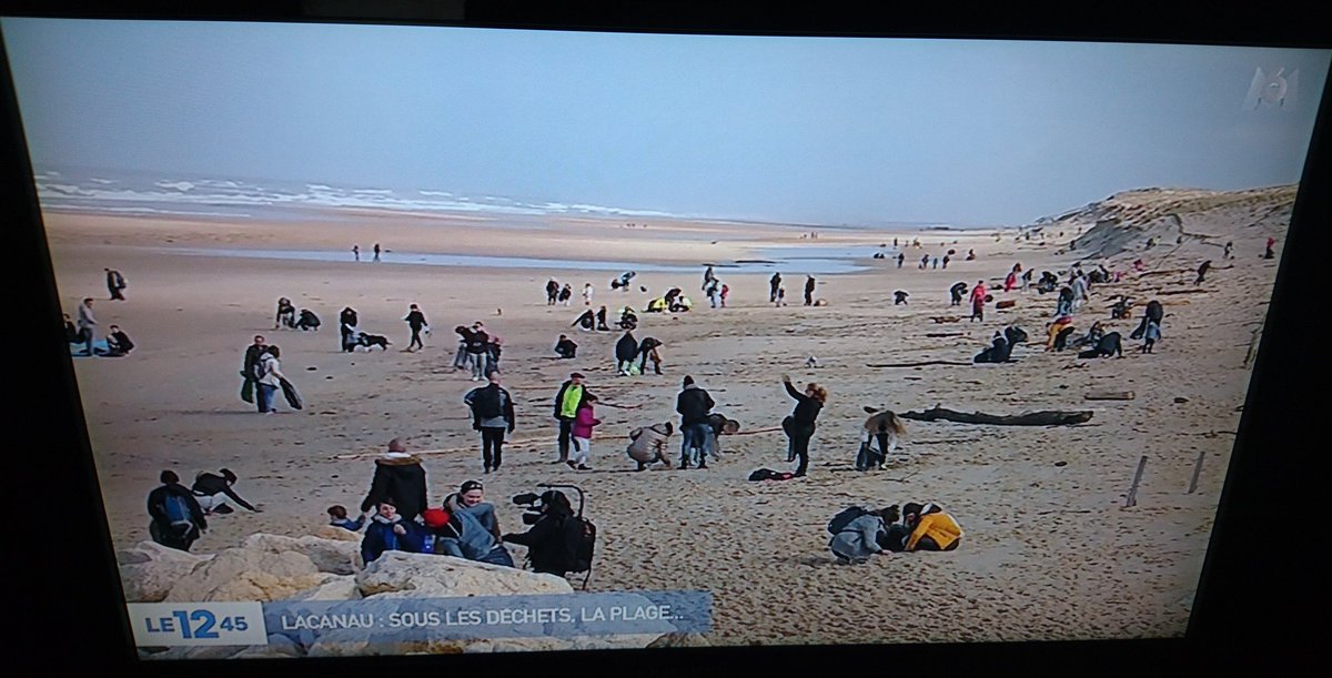 Des citoyens mobilisés à Lacanau pour nettoyer les plages. Rejoignez-nous le 15 septembre 2018 à l'occasion du World Clean up Day, afin de nettoyer la planète ! 
#JCI #JCEF #REBOOST #GrandEst #Chalons'Y #citoyenneté #WorldCleanupDay #nettoyonslaplanète #tousensemble