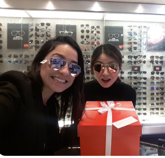 AlexaHIll22's tweet photo. What I nice surprise!! Thanks so much #luxotticafamily Yummy Yummy @Darraghd7 @lingling629 @WheresWarron https://t.co/bVJSxIv3vp