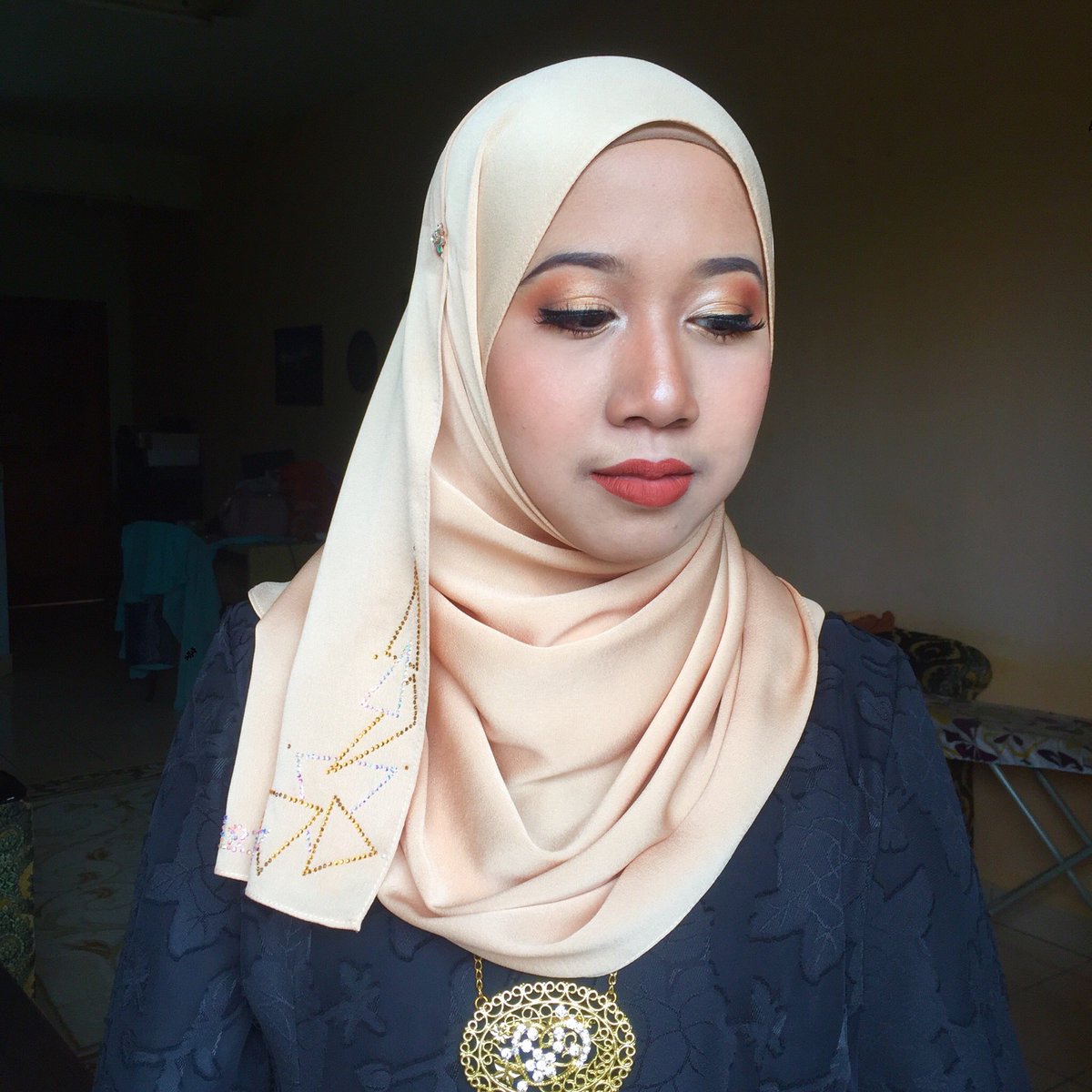 LeaIsmail_'s tweet photo. Open for bookings rm50 only π
0179276796
#muaselangor #muashahalam #makeupartist #eventmakeup #convomakeup #uitm #makeupartistshahalam #shahalam #convocationuitm #convouitm https://t.co/xskcOvKcxt