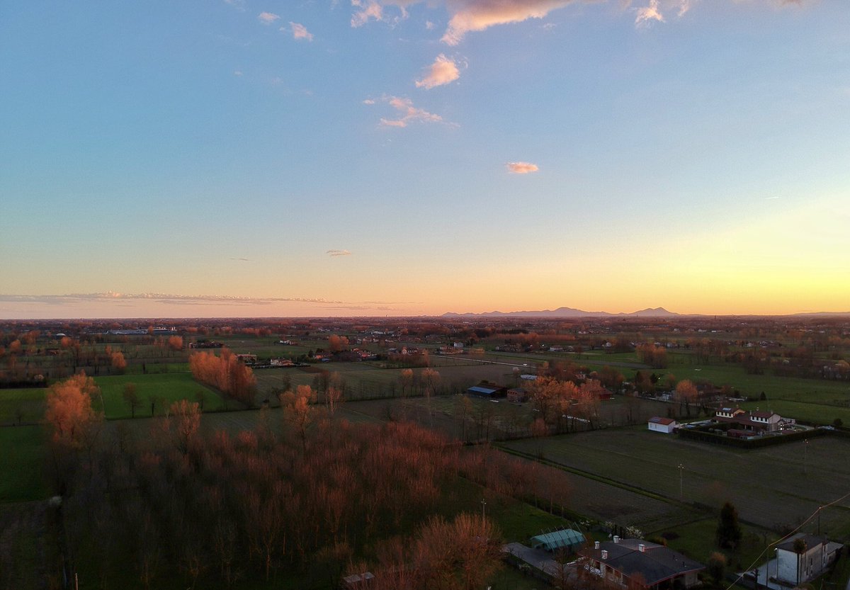 cesky88's tweet photo. 😎😎 #tramonto #DJI #djispark #drones #dronephotography #drone https://t.co/FZpGMHq8hu