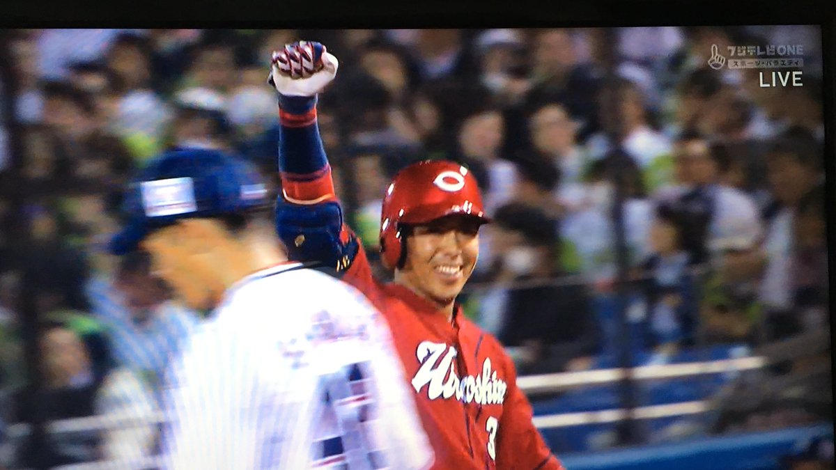 can33_014's tweet photo. 野間ちゃん、ガッツポーズ！
からの
可愛すぎるこうちゃん\( ´ω` )/
喜び方が少年♡
#carp https://t.co/T45hPGKRlK