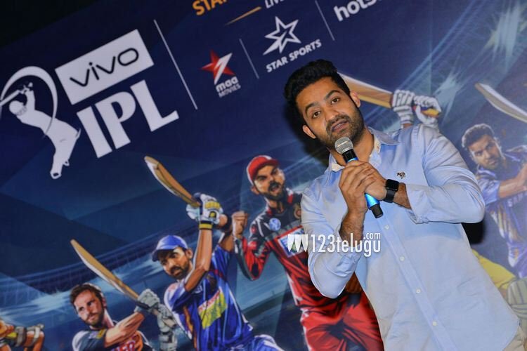 Rohithvini's tweet photo. @tarak9999 💕💕💕
#IPL press conference👌👌👌👌
#IPLad #IPLTelugu💪💪💪
#NTRasIPLBrandAmbassador 🎉🎉🎊🎊🎉🎉🎊 https://t.co/OSaQmrPDR8