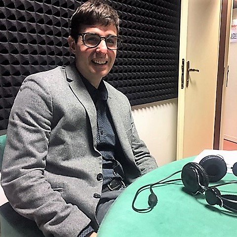 #domani 04/04/18 h 19 Maurizio Petrelli Dip. Fisica e Geologia #Unipg a L’Uovo di Colombo, programma @UmbriaRadio su #ricercascientifica: parlerà di studio sul comportamento magmi prima delle eruzioni vulcaniche pubblicato da Nature Communications. Podcast umbriaradio.it/podcast.html