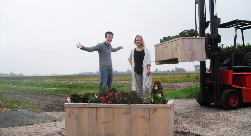 TopsectorTU's tweet photo. Jaarlijks belanden 2.470 ton bloembollen door overproductie, weersinvloeden &amp; strenge export eisen op de composthoop.  Bloemenstorm @letitgrow_org heeft de oplossing: een circulaire bloembakken service voor bedrijven #TKIEvent https://t.co/2irhWXkHce @Bloemenstorm https://t.co/nXTDUNn0CP