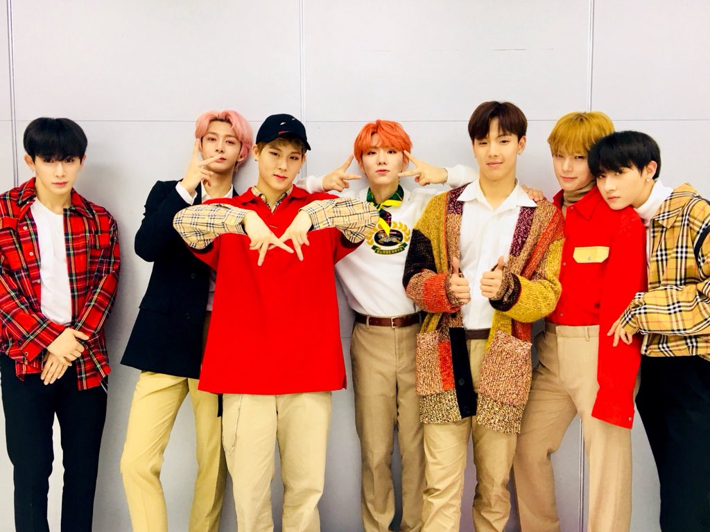 OfficialMONSTAX's tweet photo. [#MONSTA_X]
180403 #몬스타엑스
#SBSMTV #더쇼
#JEALOUSY #젤러시 무대완료✔️

큰 응원과 사랑 보내주셔서 감사합니다!
이번 주도 함께 힘내서 달려보아요😀 https://t.co/tFdjpd5ksq