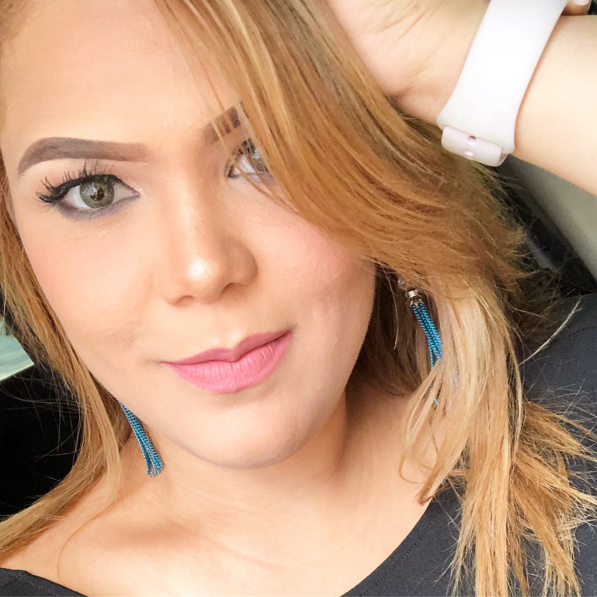 Lasmygrullon's tweet photo. Maneja tú, que yo te acompaño!  
Escape 88.9 #EscapeExpress https://t.co/ygXXV9kbLj