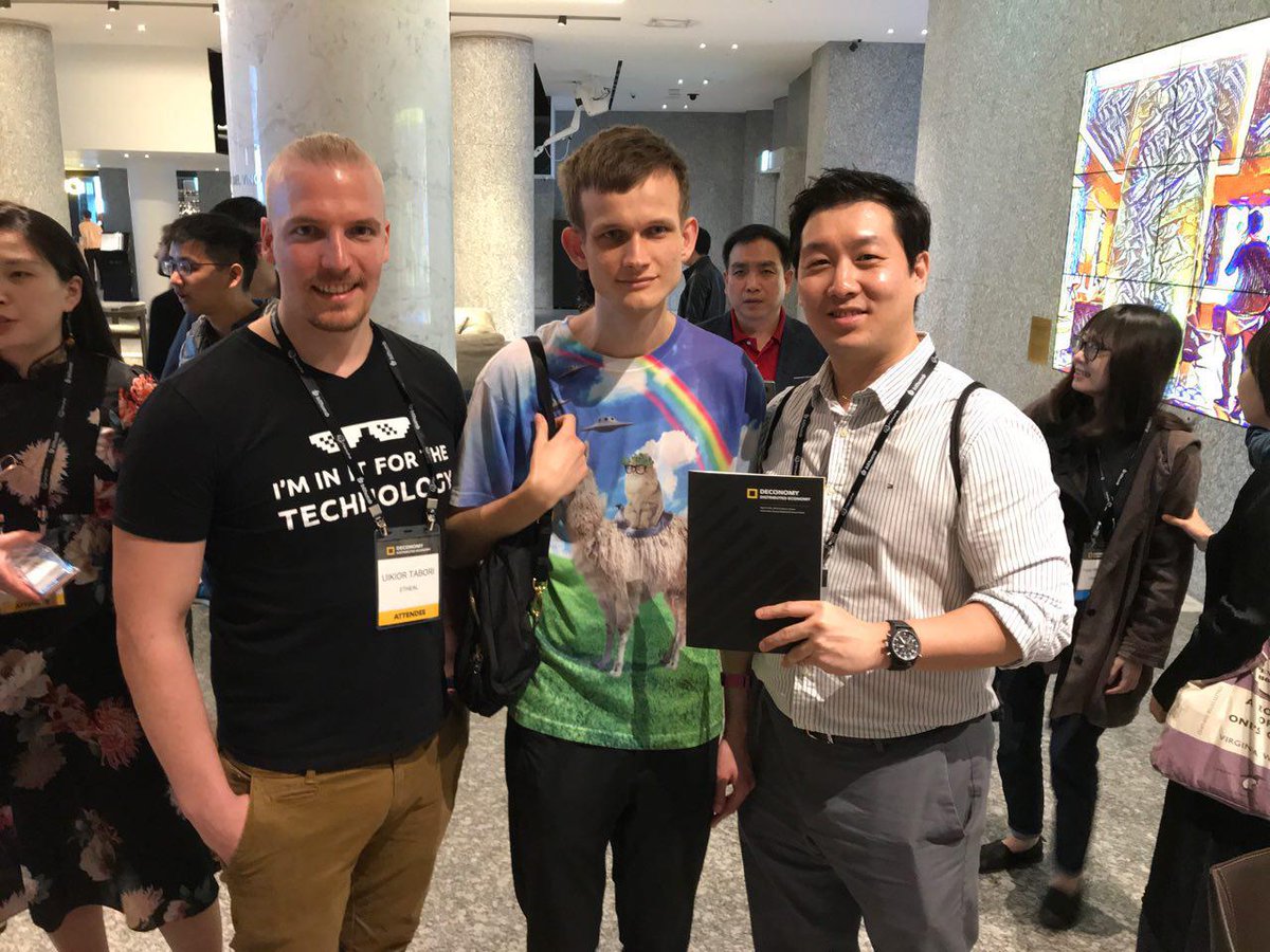 <a href="/De_Hedge/">DeHedge</a> advisor in Korea Harold Kim at <a href="/Deconomy_forum/">Deconomy</a> with <a href="/etheal_com/">Etheal</a> founder Viktor Tabori and <a href="/VitalikButerin/">vitalik.eth</a>