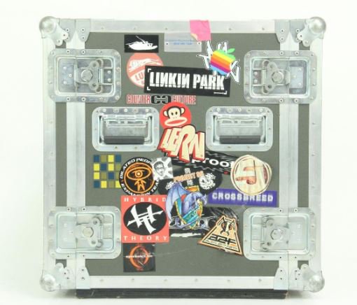 Shmonty's tweet photo. You can own a piece of Linkin Park history
https://t.co/wb2hdWnzyy
#LinkinPark #LPfamily https://t.co/rxQO6HefP6