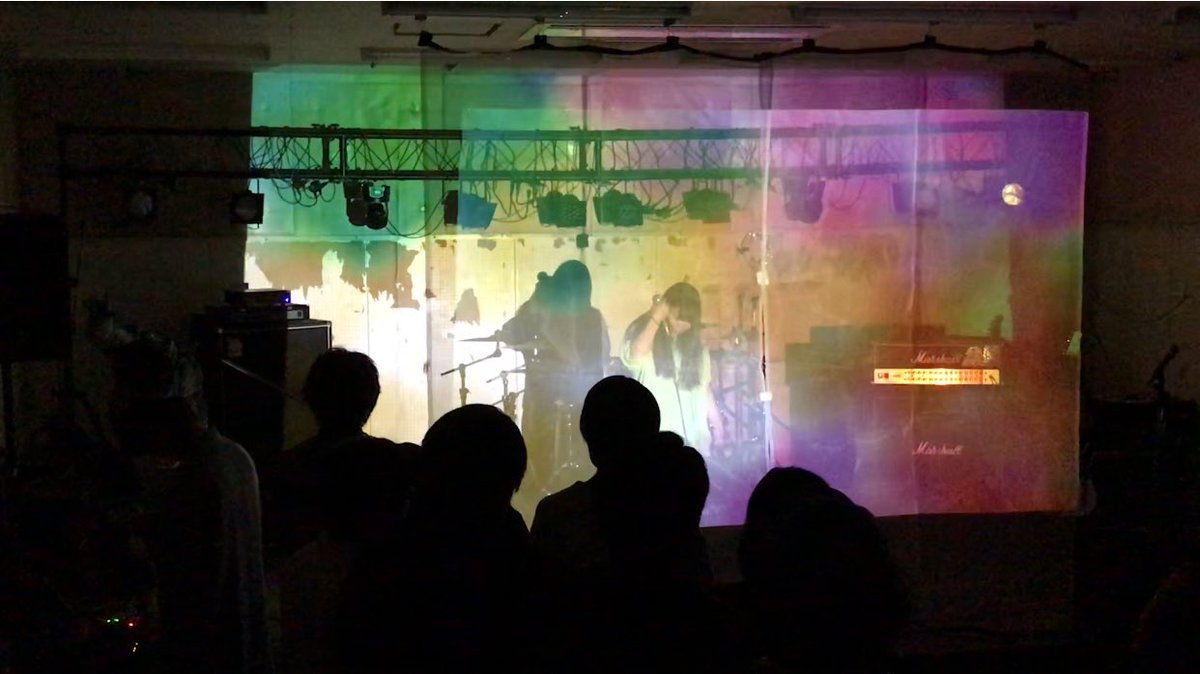 明治大学音楽研究部 公認軽音サークル 今日のライブはmy Hair Is Badとzeddでした Mhibは王道 カッコいいライブ Zeddは打ち込み Edm とvj 映像 で幻想的なステージでした