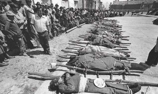 Angelpaezs's tweet photo. Hace 35 años los terroristas de Sendero Luminoso masacraron a 69 campesinos de Lucanamarca, entre ellos varios niños. Abimael Guzmán justificó el homicidio porque los pobladores rechazaron la "guerra popular". El PCP-SL fue el mayor asesino en la guerra interna. ¡Nunca más! https://t.co/RpcLndKZbA