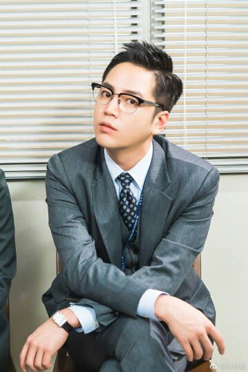 DZ2zQoEU0AEei4q.jpg:large