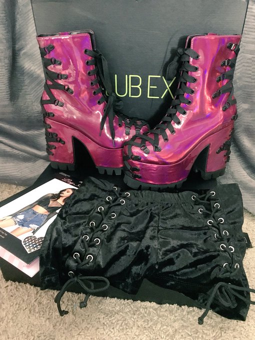 Yaaaaaasssssss @dollskill Thank you @DeepDirty 😍🖤💕 https://t.co/frJiC7ujjr<a class="tags" target="_blank" title="On Twitter" href="/?out=eyJ0eXAiOiJKV1QiLCJhbGciOiJIUzUxMiJ9.eyJpYXQiOjE3MjE5OTQ5MjMsImlzcyI6InR3cG9ybnN0YXJzLmNvbSIsIm5iZiI6MTcyMTk5NDkyMywiZXhwIjoxNzUzNTMwOTIzLCJyZWRpcmVjdF91cmwiOiJodHRwczovL3R3aXR0ZXIuY29tL2RvbGxza2lsbCJ9.0AHrYpL6He-rLwy8QpBTL3_1JtjqPe4PiFF42uMw8T1ldWv_8EZtih94_3W2DKotq5KvccURHrfhJwxuEcbz3A">@dollskill</a><a class="tags" href="/tag/deepdirty">@deepdirty</a>