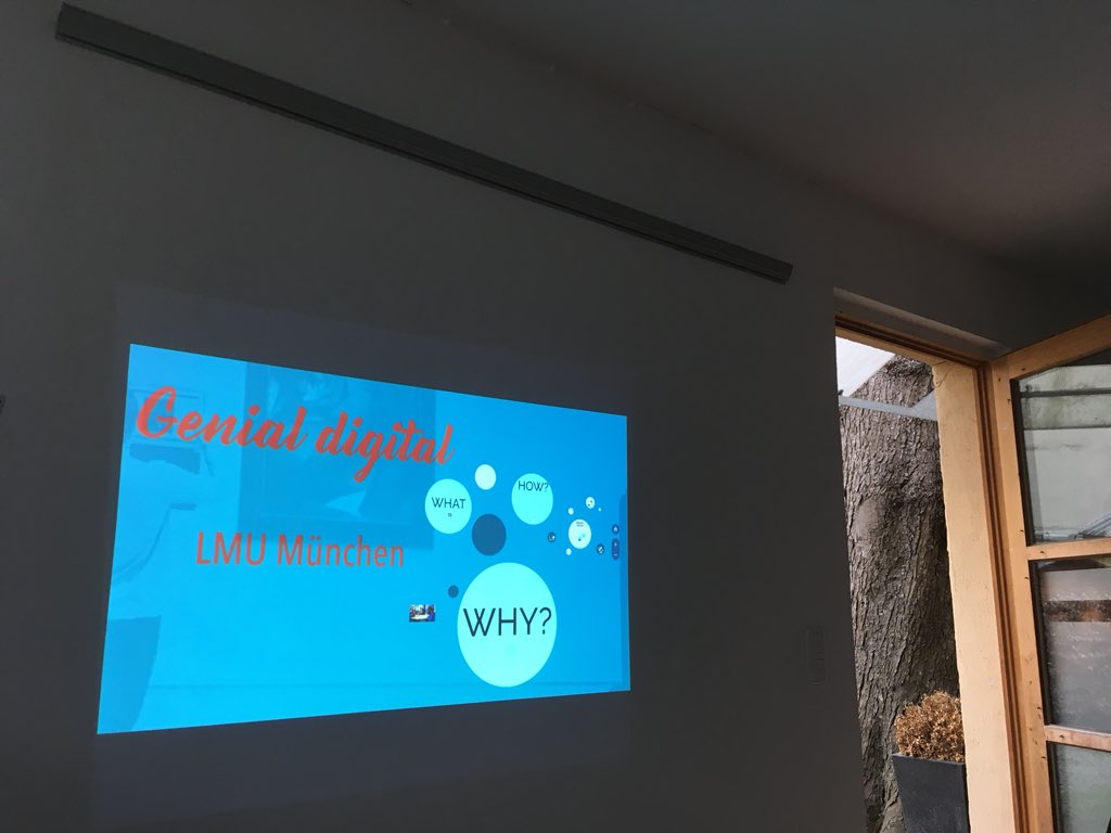kulturkonsorten's tweet photo. Den Anfang macht @anja_gebauer_ mit einem Rückblick auf das Projekt #GenialDigital – App-Konzepte wurden zusammen mit Kindern im @Lenbachhaus entwickelt! (Tür bleibt heute: offen) #tlbx18 https://t.co/2cpS61SIyO