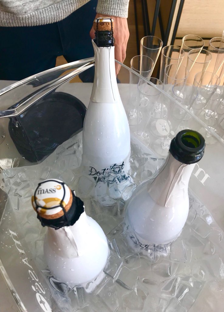 Rociobecool's tweet photo. @RocioFansEve Inauguración de la nueva sede de #wework #weworkmadrid #weworkspain en Castellana 77. Brindando con nuestro #cava #cavalovers #cavamass #personalizado con la #etiqueta #DoWhatYouLove #Gastronomia #vinos #sparkling #wine #winelover. Gracias por la confianza! https://t.co/45Qc4xV4av