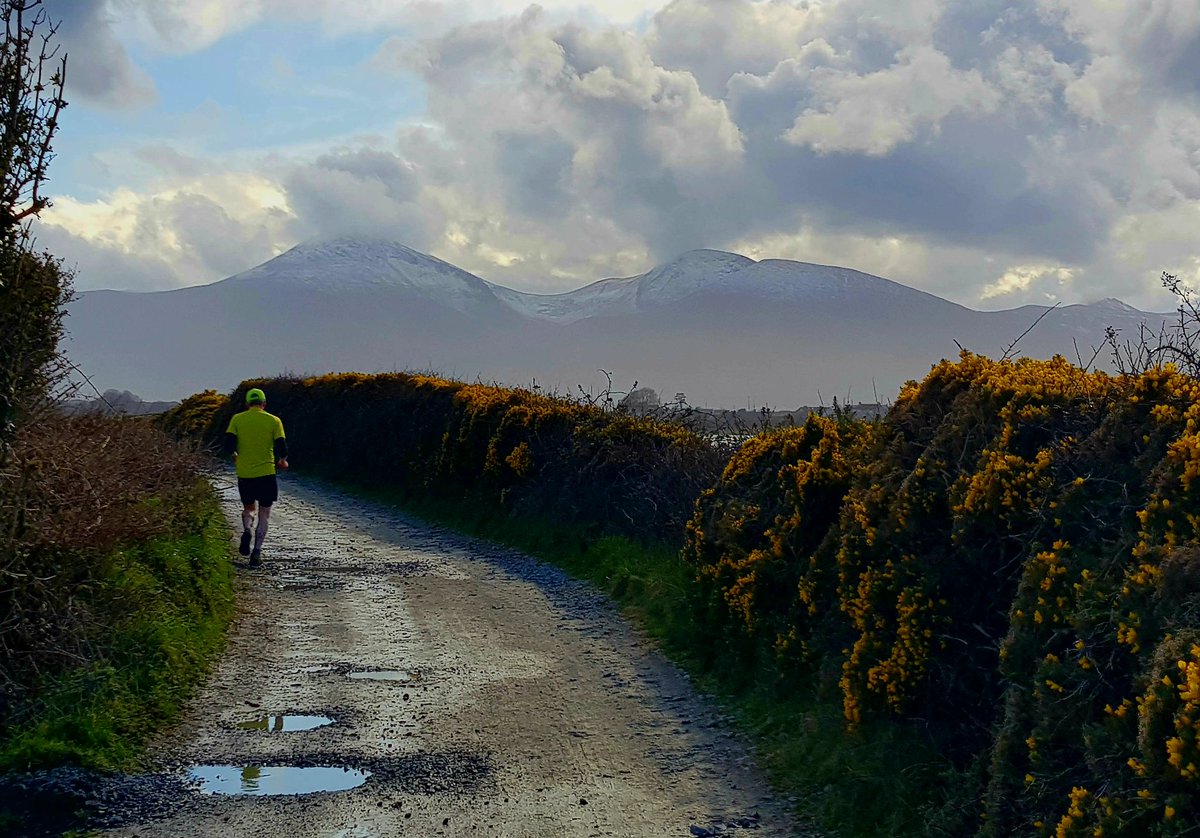 nevillewatson43's tweet photo. A break in the clouds.... #mournes #trailrunning #gutters #sheugh https://t.co/Brtd9rwqon