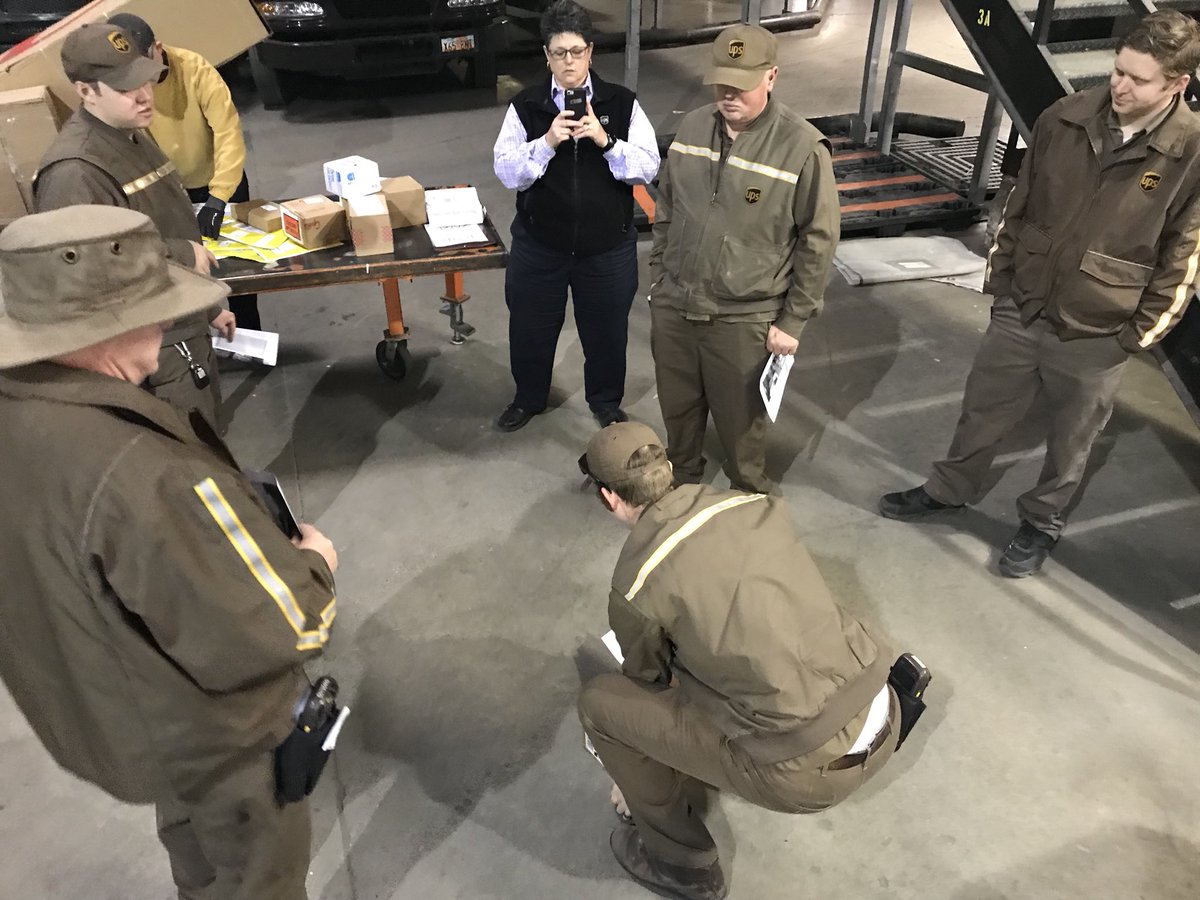 #CaughtSafely <a href="/jbehgooy/">Joseph Behgooy</a> <a href="/relmessan/">Roger Elmessan</a> @DesertMTUPSers Trae Sorensen being taught by other drivers, how to lift properly during a Wasatch Ctr huddle. 0 to 3 yr drivers