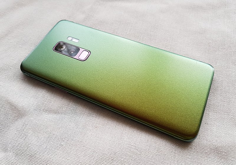 Szewcu72's tweet photo. Mam nadzieję, że @3mkpl wybaczy, iż #FrostyBlueMatte wylądował w koszu. Ale przyszedł czas na #Ferya #SkinCase w kolorze #GoldCameleon. 😉😀 Tu w połączeniu z #GalaxyS9Plus. https://t.co/EwXh6HE2A7