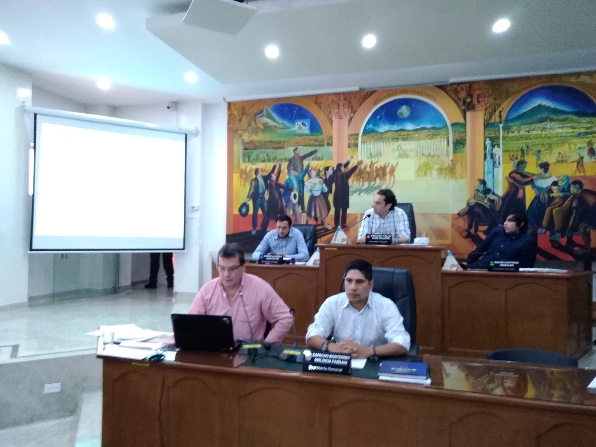 Concejocta's tweet photo. @maufratru Secretario de @SeguridadCucuta entrega informe ante concejales en materia de seguridad en #Cúcuta https://t.co/CzfQa1Pjkq
