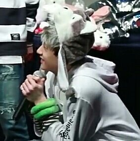 01.27.18 | Chan staring at Minho while he was singing Glow 

#MinchanPics
#BangInho #Chanho