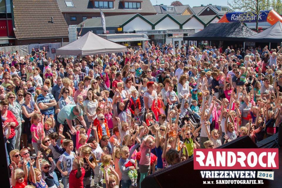 Lekker weertje toch vandaag ☀️?! In 2016 tijdens Randrock was het ook super 😎 En dat maakt dat wij nog meer zin hebben in editie 16!!! #10mei #hemelvaart #feestje #randrock #sweet16