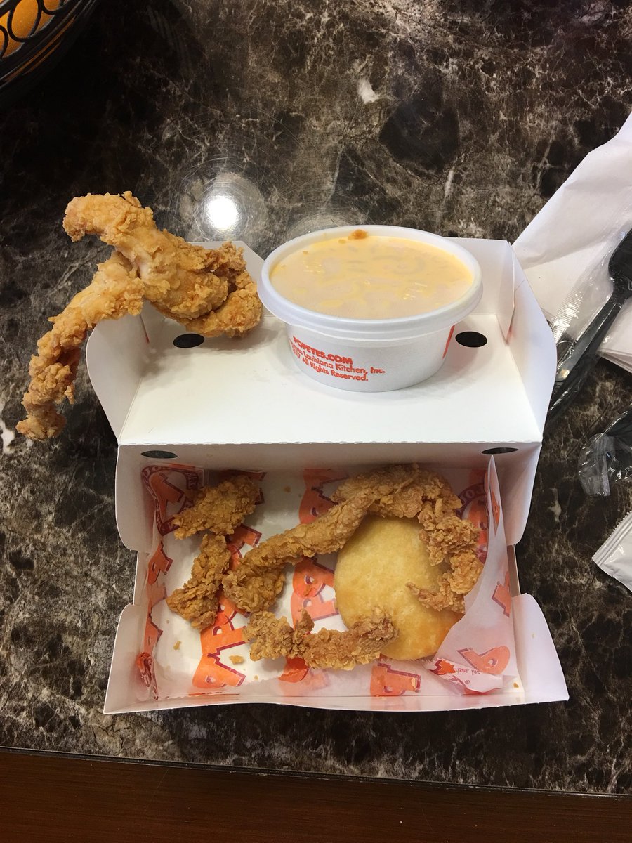 JoeyTheSolution's tweet photo. @PopeyesChicken very dissatisfied and disappointed. I have been to the Eatontown NJ location many times and have ordered the same item. Because I love it. But today was terrible. It’s supposed to be three chicken strips and French fries. What is this? Not happy https://t.co/z0iw3WQ4q7