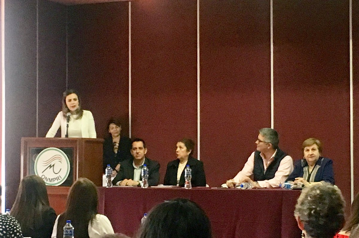 JuntasXDurango's tweet photo. ONMPRI Durango presente en el curso "Mujeres con Meade por México" del @OnmpriNacional que tiene por objetivo dar a conocer e impulsar el proyecto y estrategias de nuestro Candidato @JoseAMeadeK #MujeresConMeade #AvanzarContigo @CDE_PRI_Durango @PRI_Nacional https://t.co/ZcadEECGpN