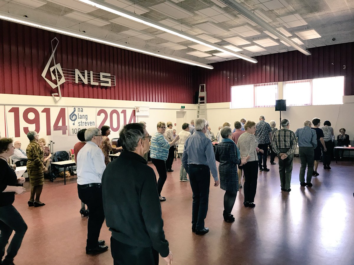 Positief verrast door enthousiasme &amp; aantal mensen bij gezellig dansen #Klaaswaal Het is breder dan dansen alleen #sociaal #samenleving @vrwelzijn