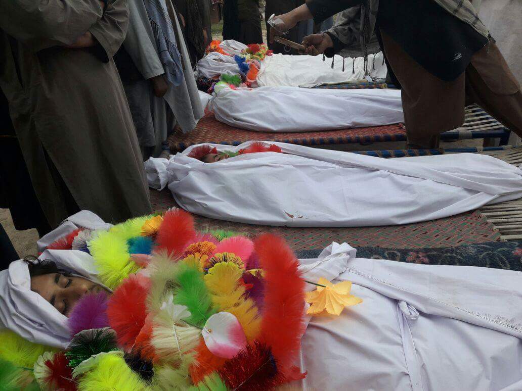 faisalaslam7's tweet photo. @MaheshNBhatt #KunduzMassacre My heart bleeds for the little flowers of Kunduz https://t.co/bvl6707UP1