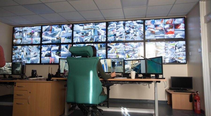 Luxriot's tweet image. Now in HD: Lincoln council upgrades the city’s CCTV system 
thelincolnite.co.uk/2018/02/now-hd…