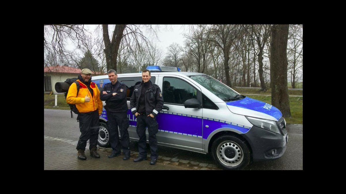 Sporttrampen's tweet photo. Über #Ostern haben wir #Vorpommern unsicher gemacht? 😱
Hoffentlich nicht. #Osterinseln #Osterrennen

Die @PolizeiVG 🚓war trotzdem für uns im Einsatz. 👍
Mit einem kurzen Strecken-Upgrade für Team #Roadkill bei #Anklam.
#ThumbsUp
#takewhatyouget
#Sporttrampen #hitchhiking https://t.co/sE2q0cPdYM